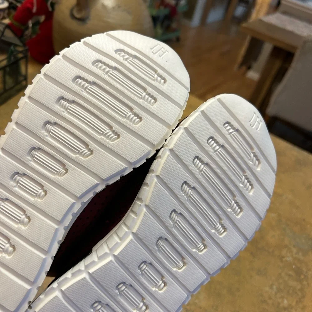 Isle Jacobsen Burgundy Comfort Sneakers